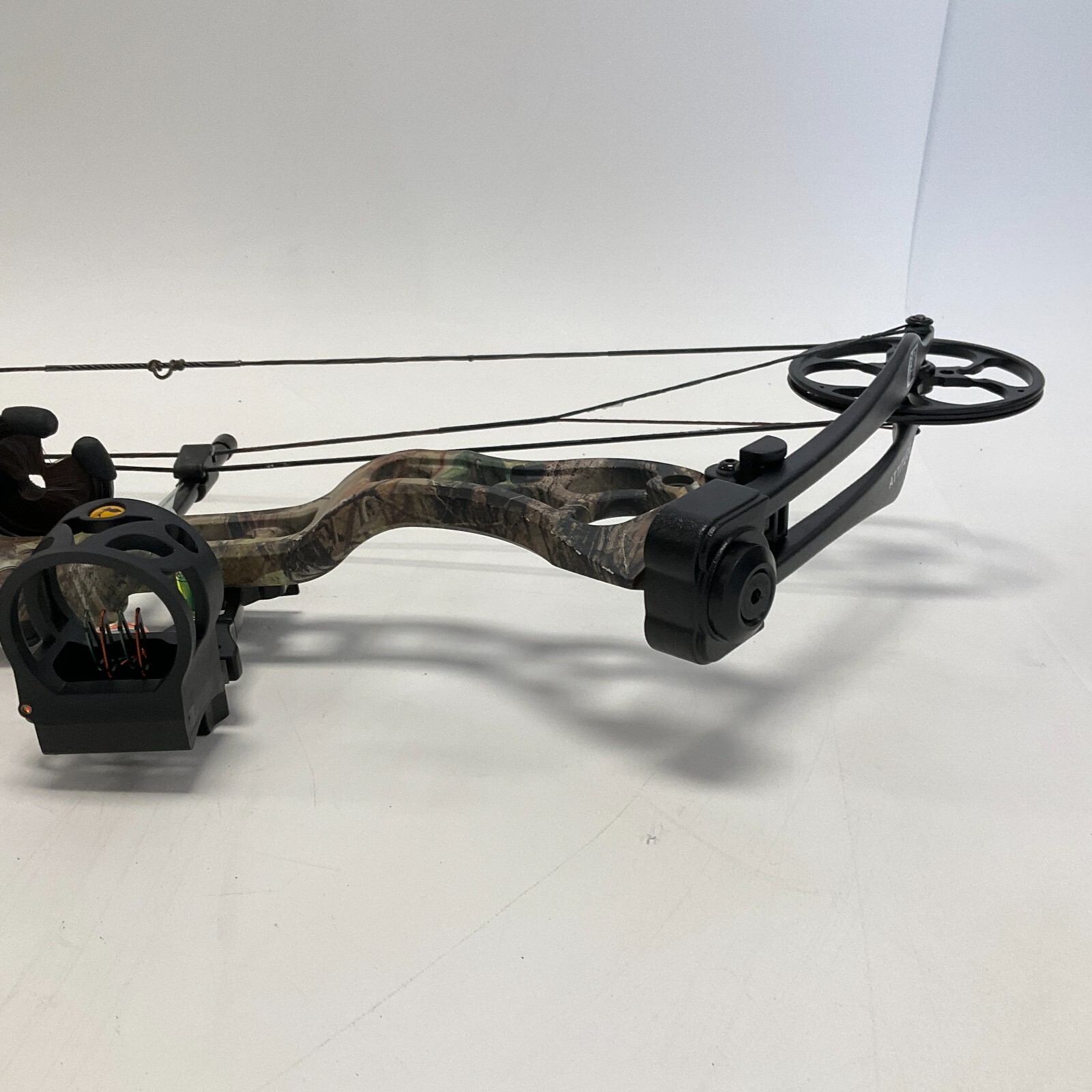 Bear Archery Attitude Compound Bow Left Hand Realtree Camo 29" / 60IBS