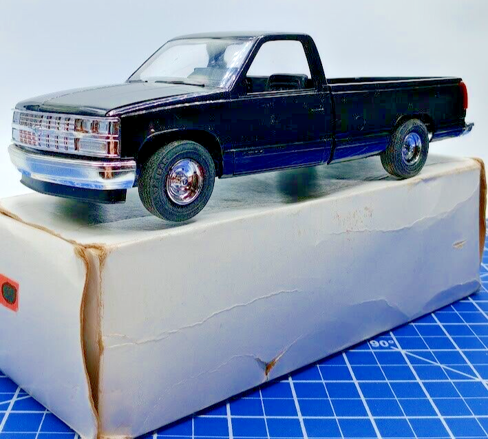 1989 CHEVROLET  SILVERADO PICKUP 1/25 scale  -PROMO BY AMT / ERTL, GALAXY BLUE