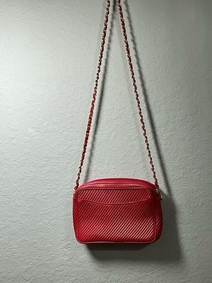 Vintage Artbag Italy Red Quilted Chevron Crossbody Bag Gold Chain