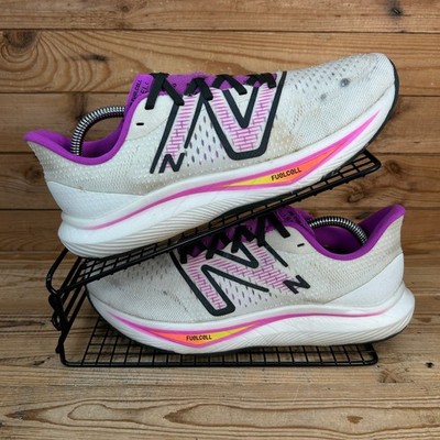 New Balance Turnschuhe Damen UK 9 FuelCell Rebel v3 weiß lila Laufschuhe Neu mit Karton
