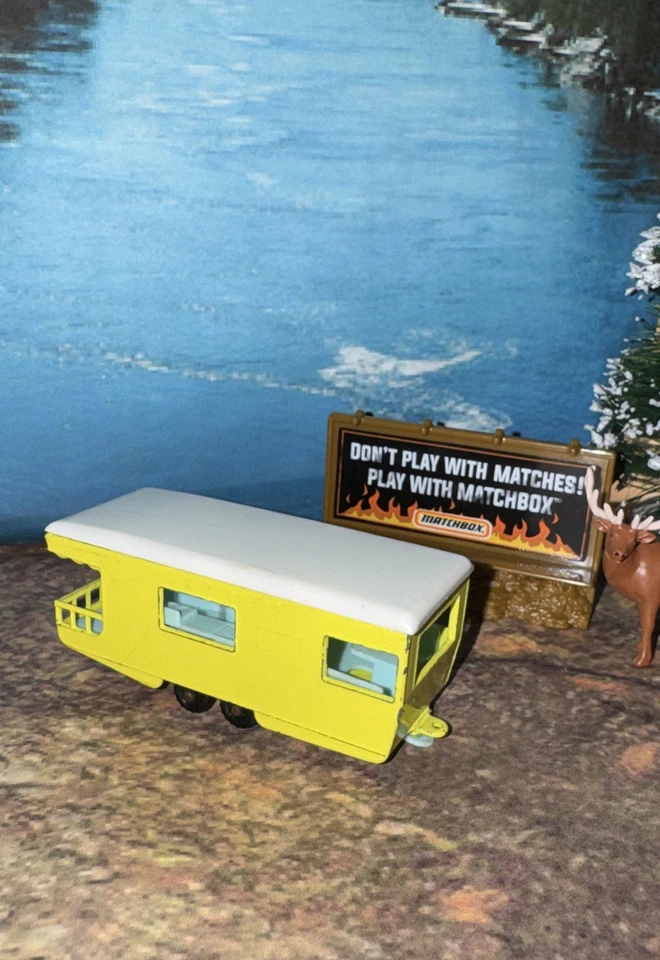 Спичечный коробок Lesney сделано в Англии #23 лагерь трейлер караван с задней патио желтый DC - Изображение 4 из 4