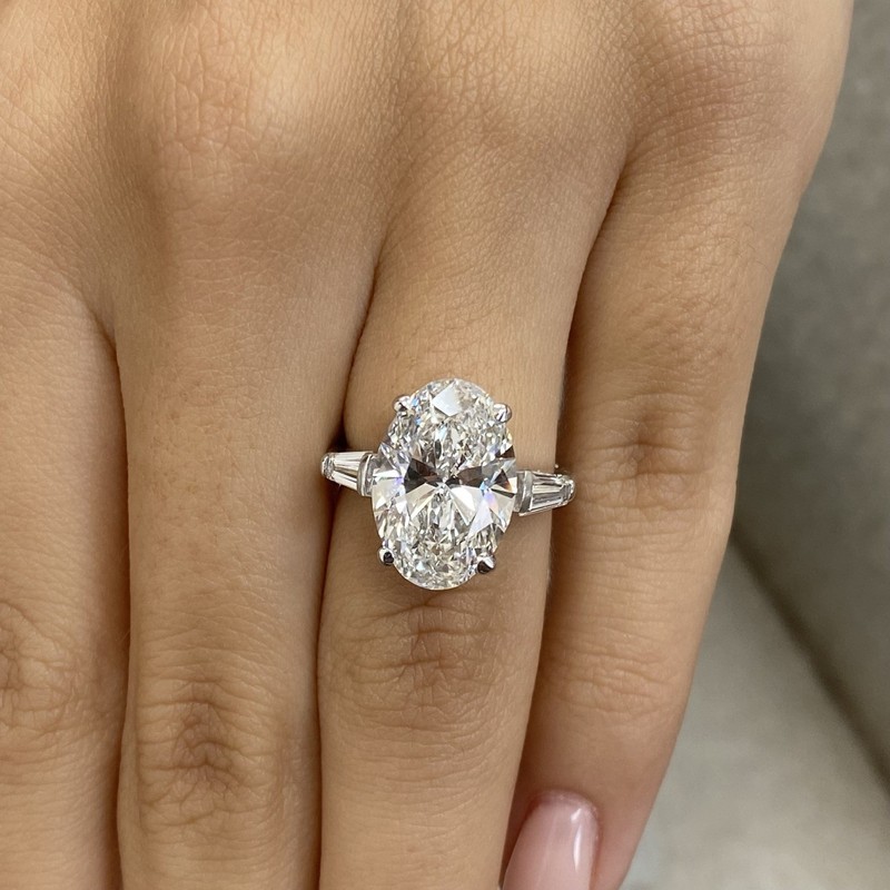 Oval Diamond Ring E VVS2 IGI Certified 5.5 Carat Labcreated 14K W Gold Baguette