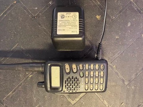 ICOM IC-A5 VHF Handheld Radio w/charger and new Battery