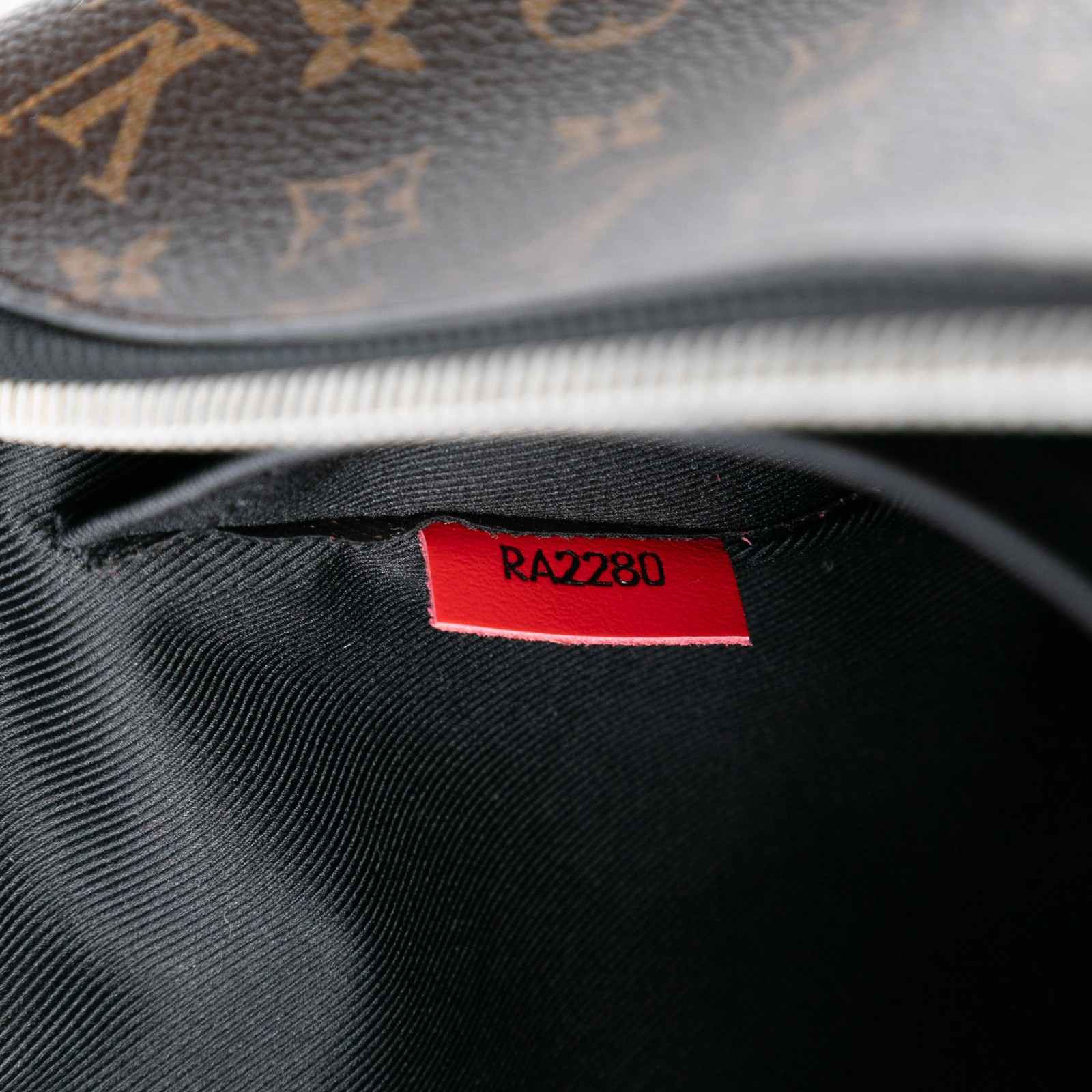 Authenticated Louis Vuitton Monogram A4 Multipock… - image 6