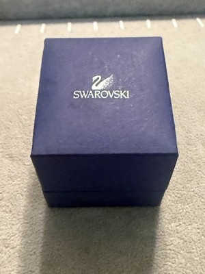 gold-tone swarovski ring features a dark rectangle in the center IN BOX SZ 6 JB1