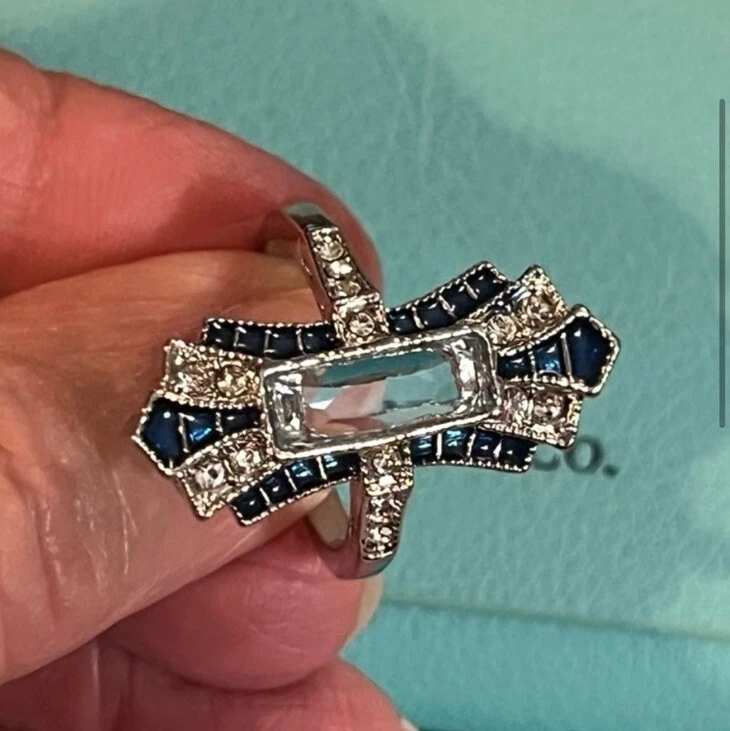 Anillo Vintage Azul Claro, Chapado en Oro Blanco, Detalle Esmalte, Piedras Circonitas. Foto 3 de 4