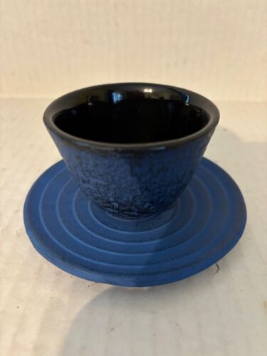 CHINESE 12 PC. CAST IRON BLUE TEA SET, TEAPOT, WARMER AND CUPS AND SAUCERS - Picture 12 of 24