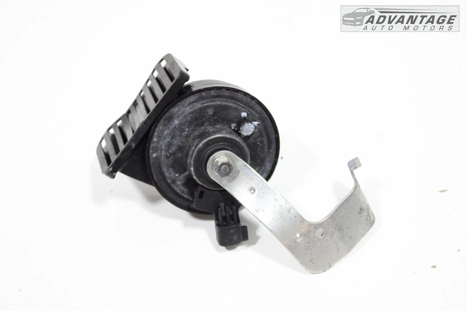 Alfa Romeo Stelvio 2017-2023 frontal lado derecho nota alta tono bocina señal OEM Foto 3 de 4