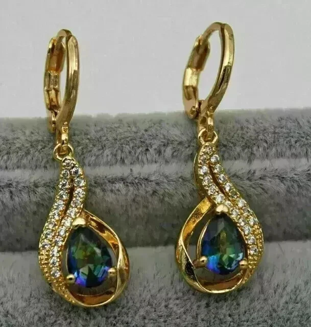 Pendientes colgantes y colgantes enchapados en oro amarillo de 14k de alejandrita natural corte pera de 2 quilates Foto 4 de 4