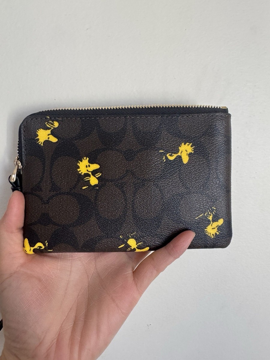 COACH X PEANUTS WOODSTOCK CORNER ZIP WRISTLET SIGNATURE CANVAS