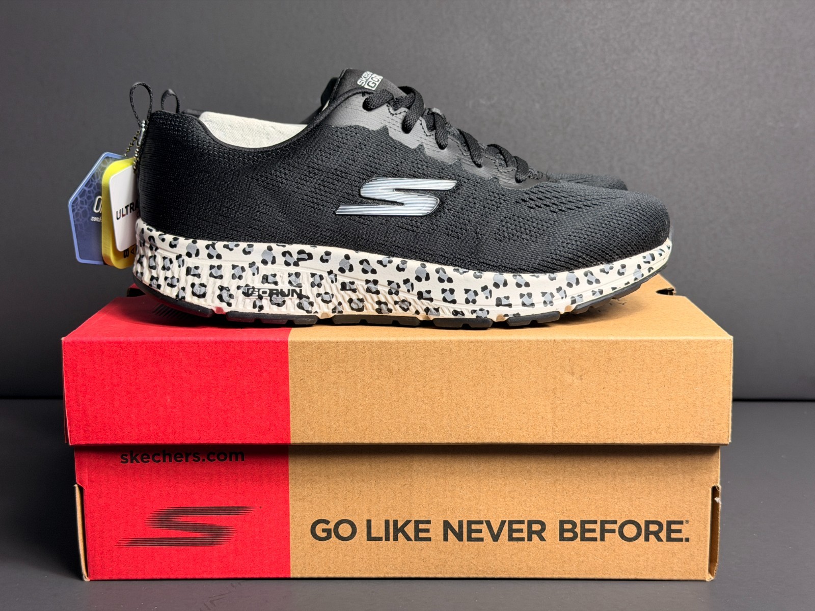 Skechers Go Run Consistent Women's 8 Running Shoes Black White Athletic Sneakers