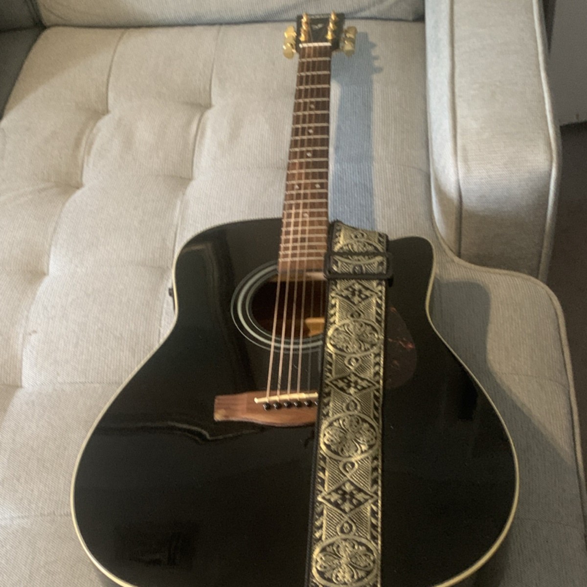 Yamaha FX335C Acoustic-Electric Guitar Black 6-String Right-Handed