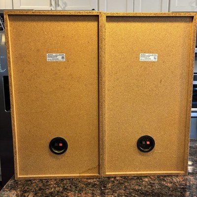 Two Sony SS-D555 Speakers - Includes Speaker Wire - Tested Works