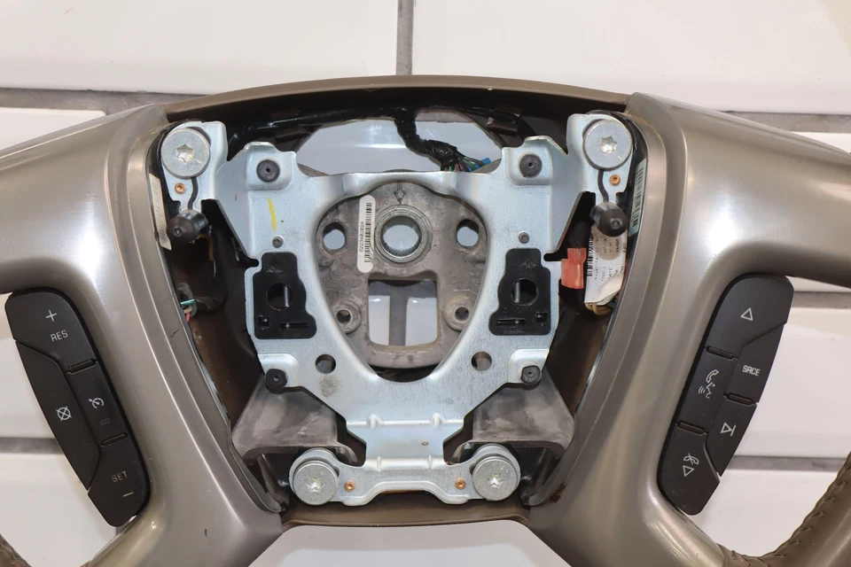 Volante Chevy Silverado 2500HD LTZ 09-14 cuero cachemir usado ver foto Foto 2 de 4