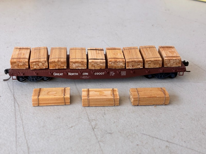 Red Caboose HO Scale Custom Lettered Great Northern Flat Car w/Lumber Load - Kds
