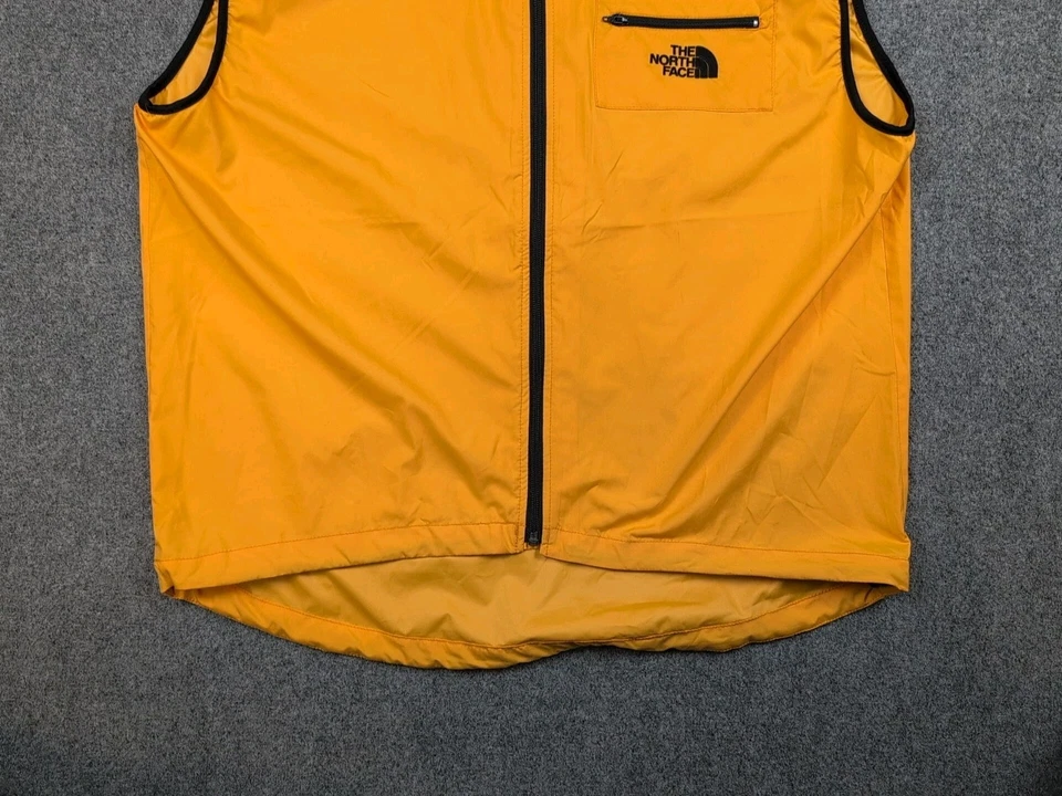 Colete externo The North Face vintage amarelo e preto corta-vento concha GG - Imagem 3 de 4