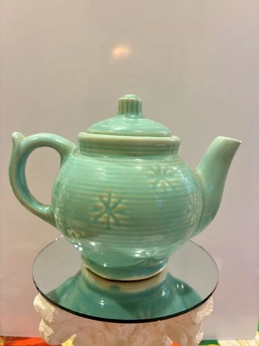 Vintage MCM Shawnee Pottery USA  Teapot.  Starburst Design