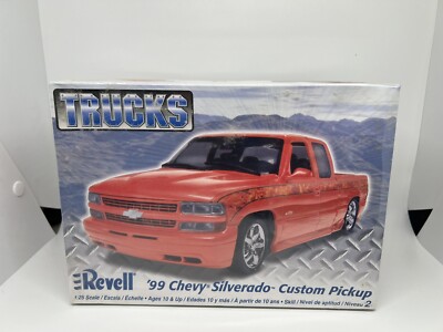 REVELL Model Kit TRUCKS 99' Chevy Silverado Custom Pickup New  #85-7200