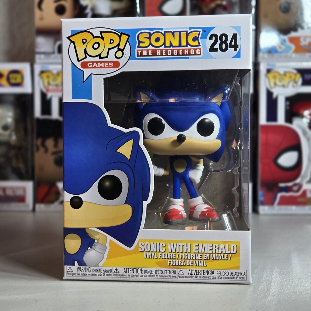 Sonic the Hedgehog Funko Pop #284 with Emerald & Pop Protector