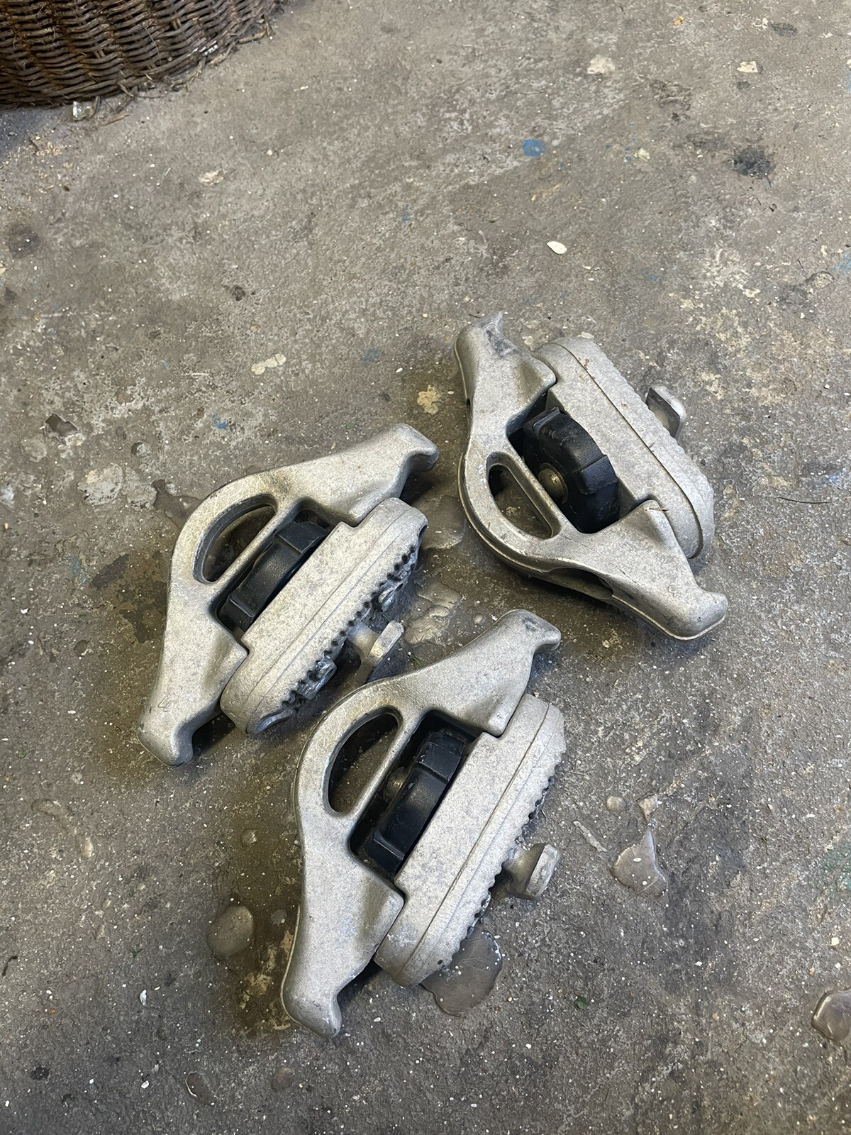 Genuine 3x Of NISSAN NAVARA D40 rear bed tie down anchors clamps D23