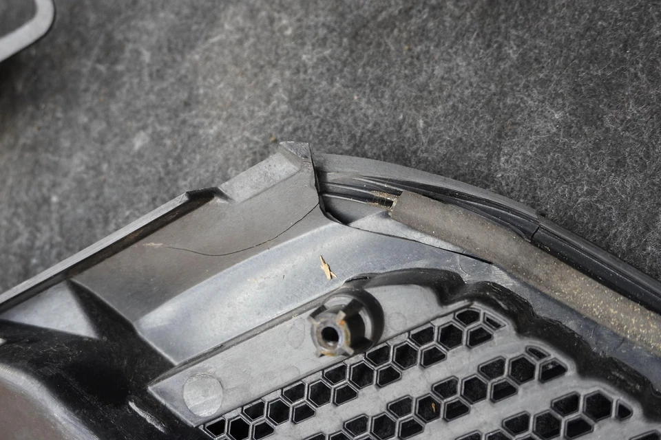 Panel de cubierta de ventilación de capó izquierdo derecho UC23RXFAD 5NV04RXFAE Dodge Viper Gen3-4 03-14 Foto 2 de 4