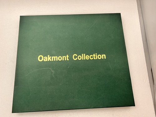 Cardinal 2000 The Oakmont Collection Checkers Set Green White Glass pieces - Picture 2 of 7