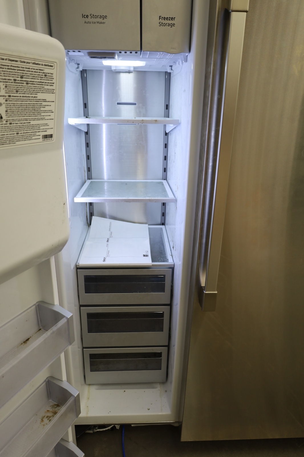 Dacor DYF42SBIWR 42" Stainless BuiltIn SidebySide Refrigerator