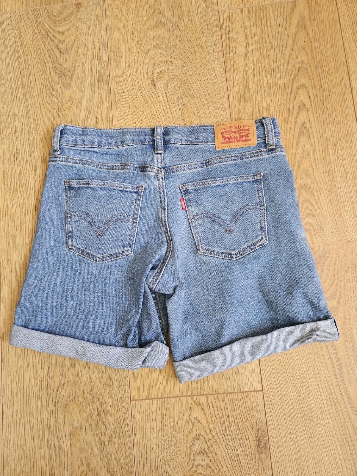 Levi's Mid Blue Denim Turnpike Shorts UK 8 Adjustable Waist Turn Up Hem image 9