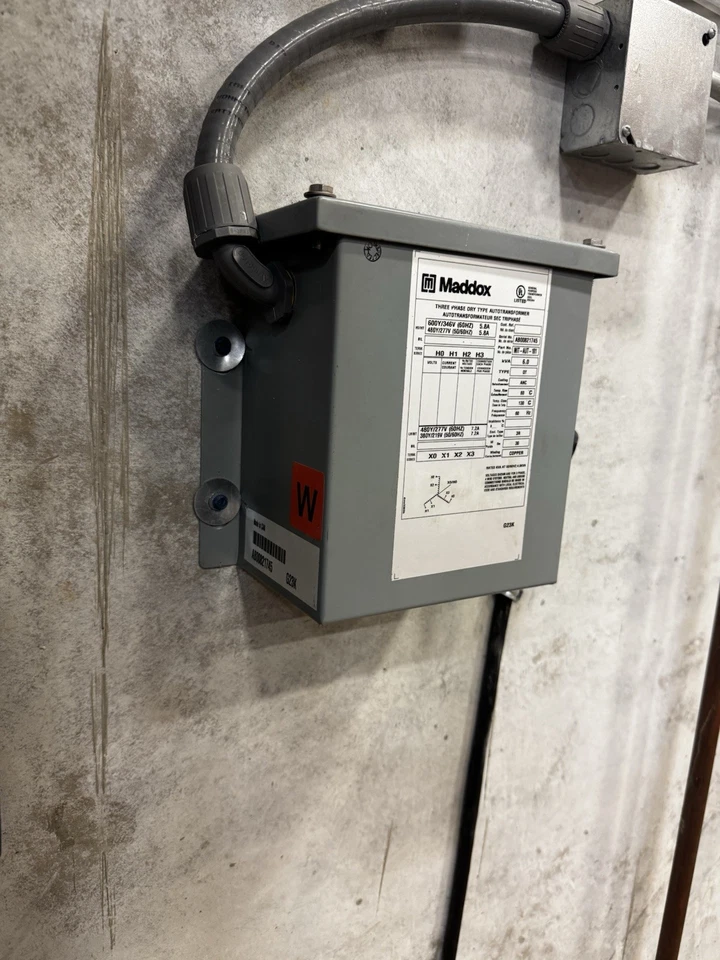 Convertidor de voltaje autotransformador trifásico Maddox 30kVA 600V a 480V Foto 4 de 4