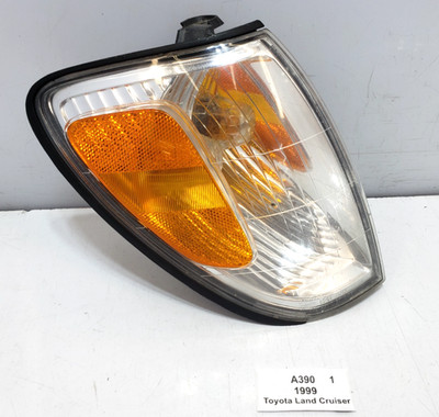   98-07 OEM Toyota Land Cruiser J100 Front Right Passenger Turn Signal Light