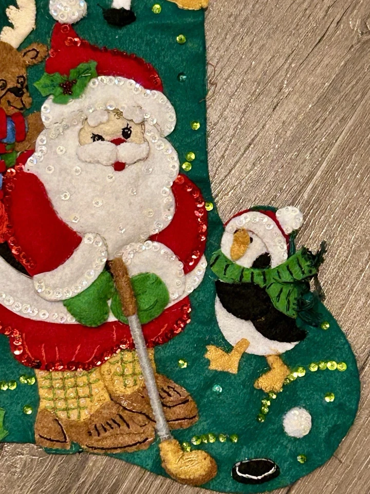 "Рождественские чулки BUCILLA ""Golfing Santa"" с войлочными блестками 18""" - Изображение 4 из 4
