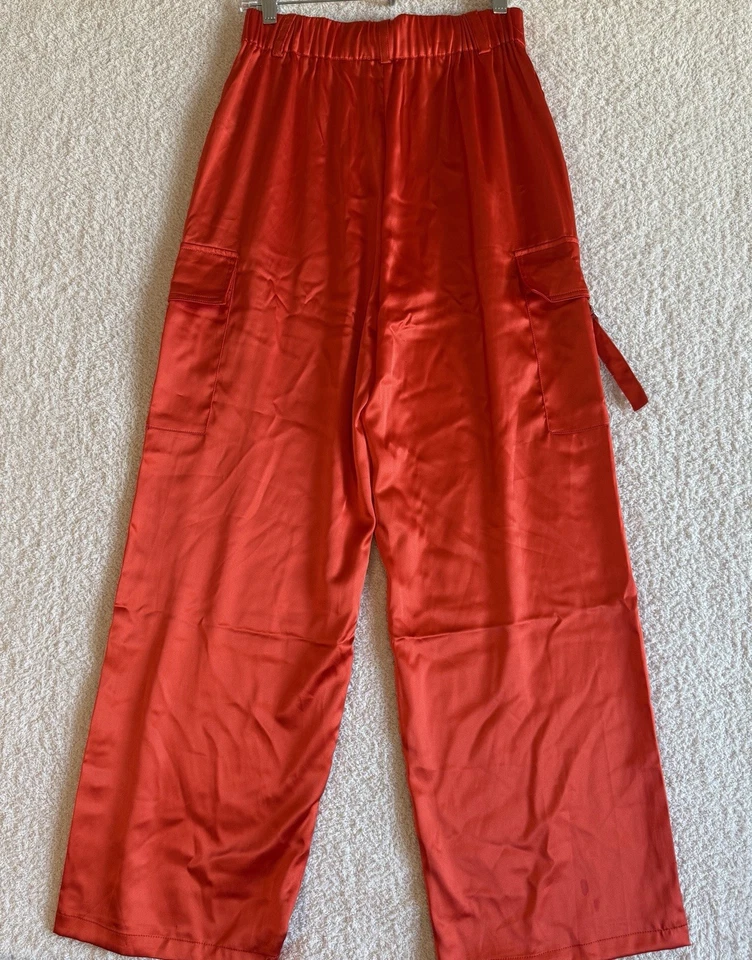 Pantalones cargo House Of Harlow 1960 para mujer naranja satinado/rojo talla pequeña Foto 2 de 4