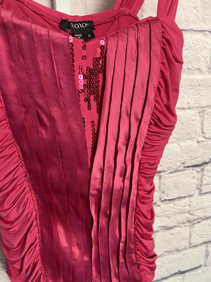 Camiseta sin mangas XOXO acanalada con detalles de volantes y lentejuelas talla S Foto 4 de 4
