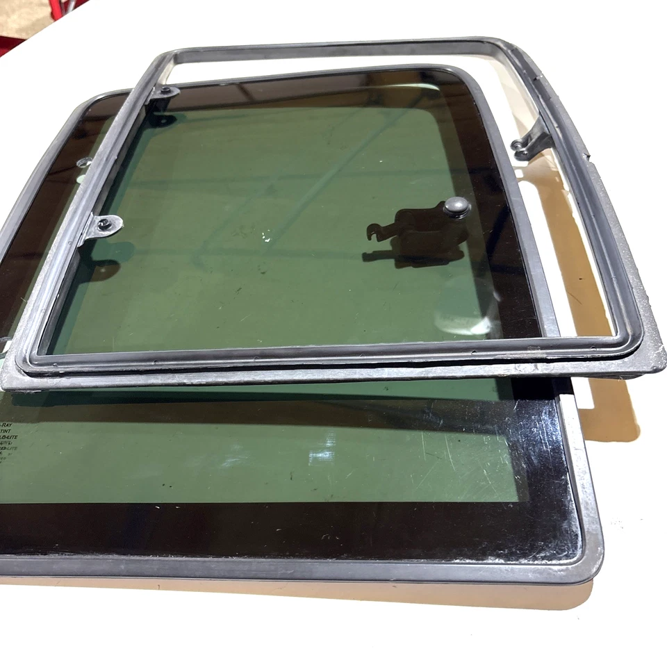 1988-1998 Chevrolet C1500 (GMC) LH quarter glass vent window (driver-side) OEM - Image 2 of 4