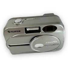 Fujifilm FinePix 2600 Zoom Digital Camera 3X Zoom 2MP Silver FOR PARTS 