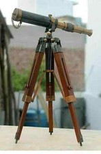 Telescopio Spyglass in ottone antico dal design nautico con treppiede in legn...
