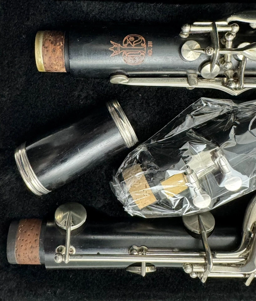 Clarinete Bb Madera Amati ACL 311. Almohadillas nuevas, ¡juega muy bien! Foto 2 de 4