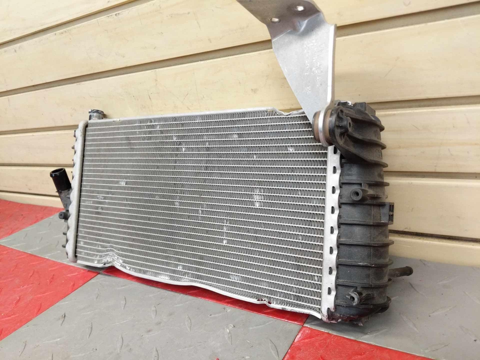 2022 Audi R8 Performance Coupe OEM Rear Radiator P/ 4S0121212B