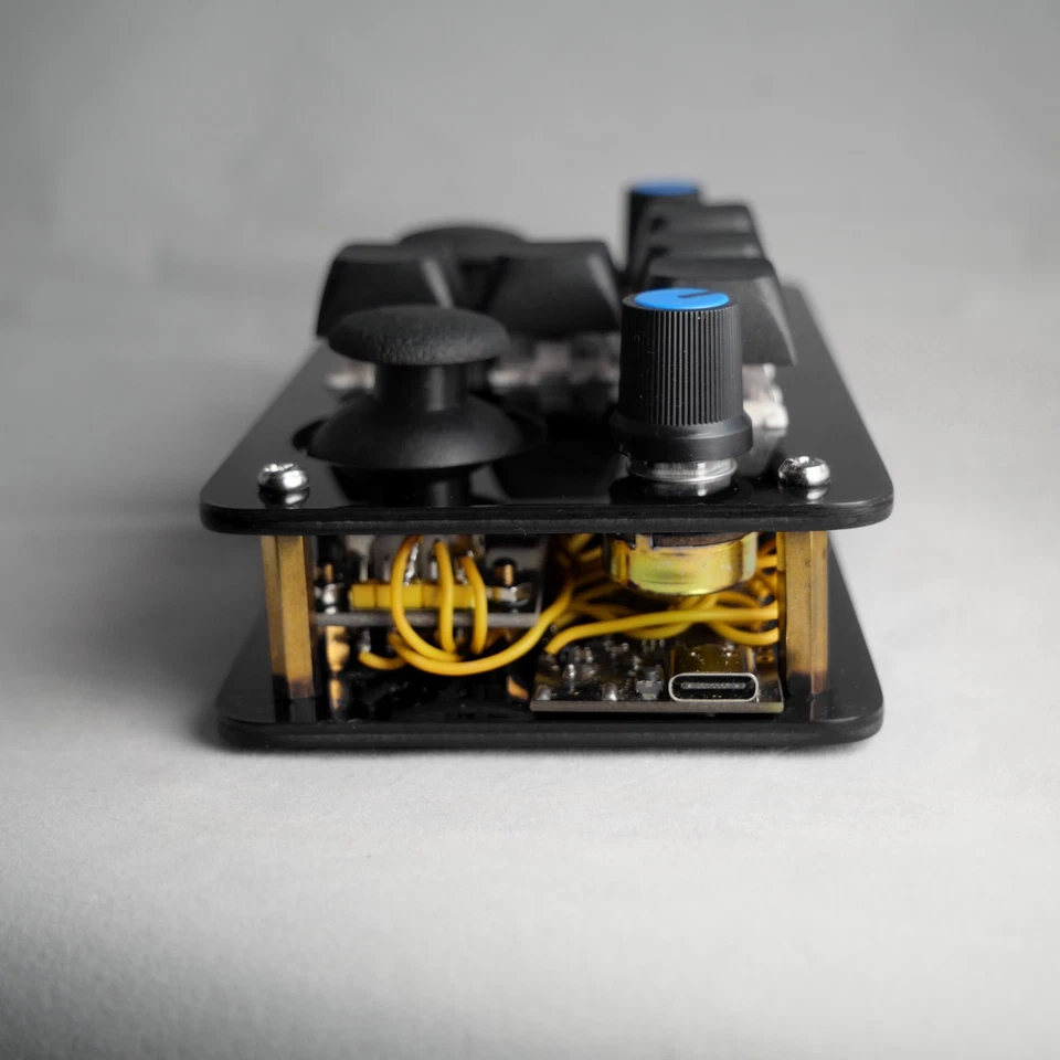 madMidi Acrylic Wireless Midi Controller - Image 2 of 4