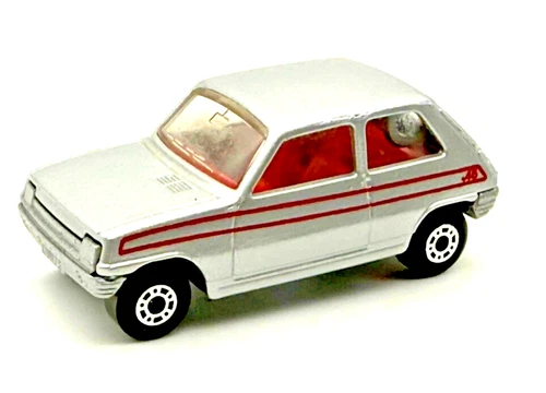 Matchbox No 21 HTF Lesney Renault 5TL Silver w/Red Interior Satin Silver Base