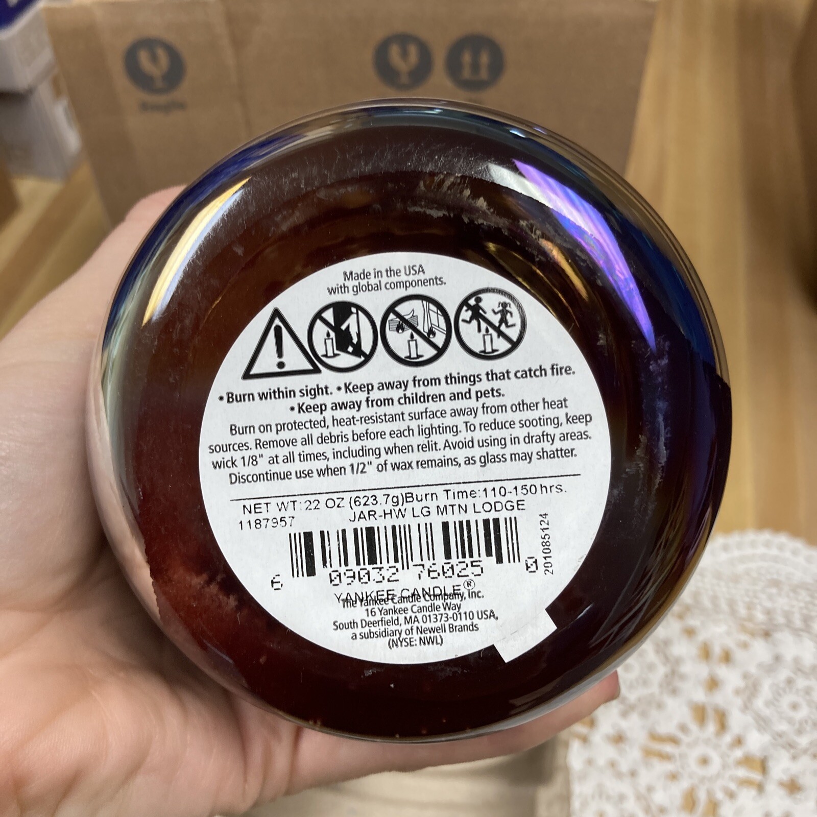 YANKEE CANDLE 1 22 OZ MOUNTAIN LODGE RETIRED,CEDARWOOD,SAGE, PATCHOULI