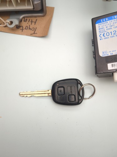 Toyota Hiace Ecu 2004 89661-26810 With Immobilizer Ignition Lock Key - Picture 5 of 13