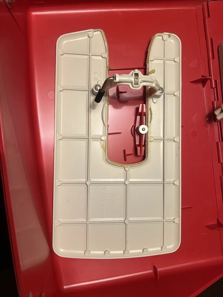 Máquina de coser Bernina 830 Record, accesorios de estuche, pedal, cable y manual, Foto 3 de 4