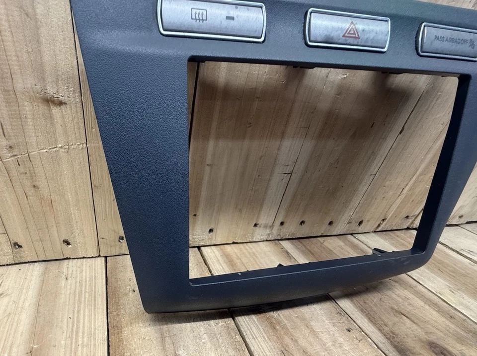 Ford Transit Connect 2010-2013 consola central radio bisel interruptor de peligro Foto 3 de 4