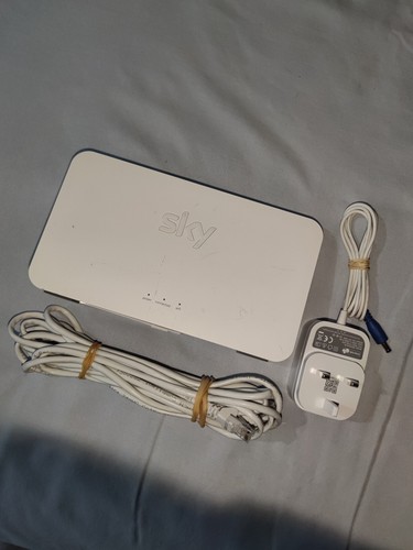 SKY Q WIRELESS WiFi BOOSTER - MODEL SE210 - SKY Wifi EXTENDER, WHITE, AC ADAPTOR - Photo 3/11