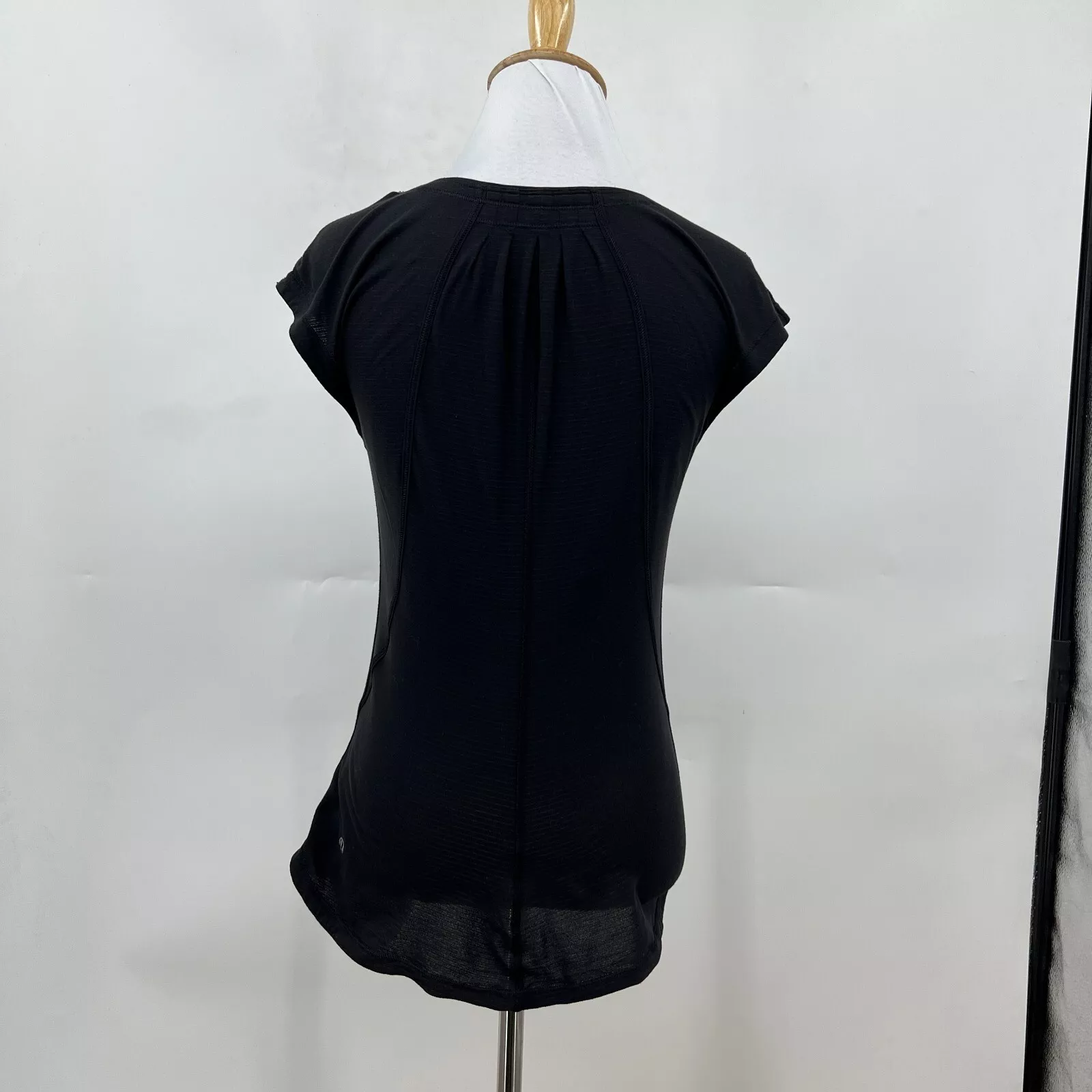 lululemon cap sleeves scoop neck vented athletic shirt