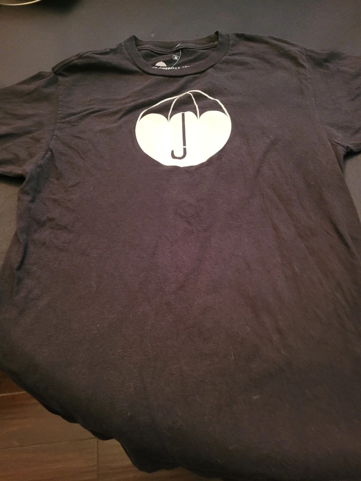Camiseta The Umbrella Academy - Negra - Mediana Foto 2 de 2