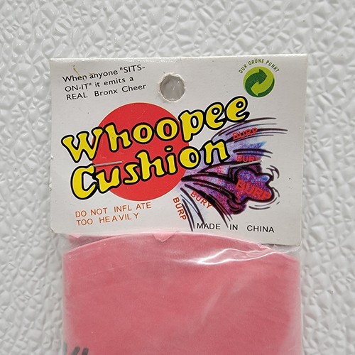 Retro Whoopee Cushion - New! 2010 M.T.I. Practical Joke Fart Gag Gift - Picture 2 of 6