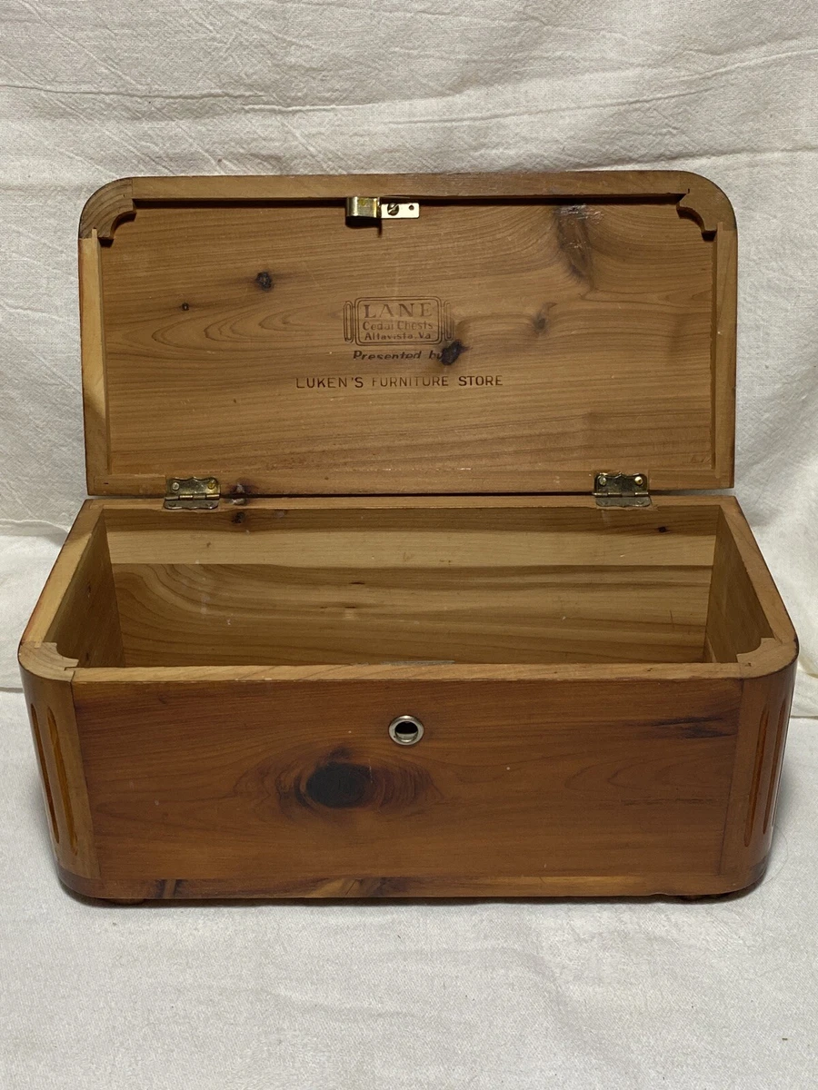 Lane Cedar Chest Girl Graduate Program Gift Altavista Va. LUKENS FURNITURE L