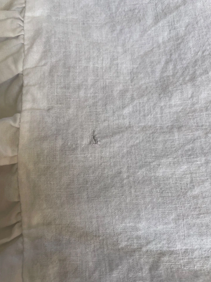 pottery barn kids twin bed skirt white with pink trim - Image 4 of 4